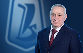 Председатель совета директоров компании «Полипласт» Александр Зинурович Шамсутдинов поздравил ХК «Лада» с 50-летием