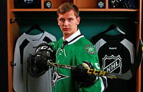 Денис Гурьянов: «Буду пробиваться в НХЛ, надеюсь, смогу играть в звене с Радуловым»